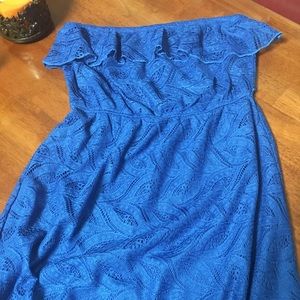 Beautiful blue strapless dress.